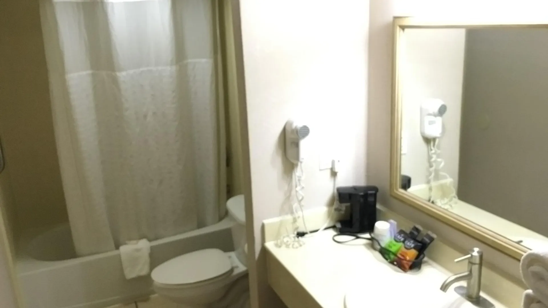 Days Inn & Suites By Wyndham Tampa - Ybor City