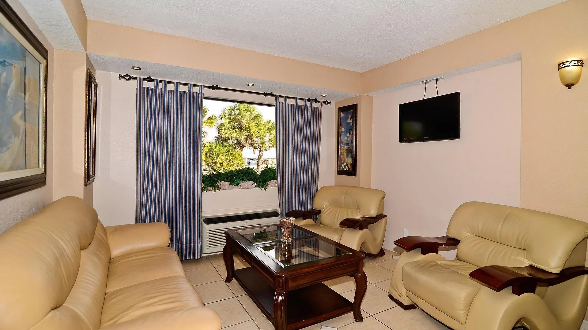 Days Inn & Suites By Wyndham Tampa - Ybor City 2*,