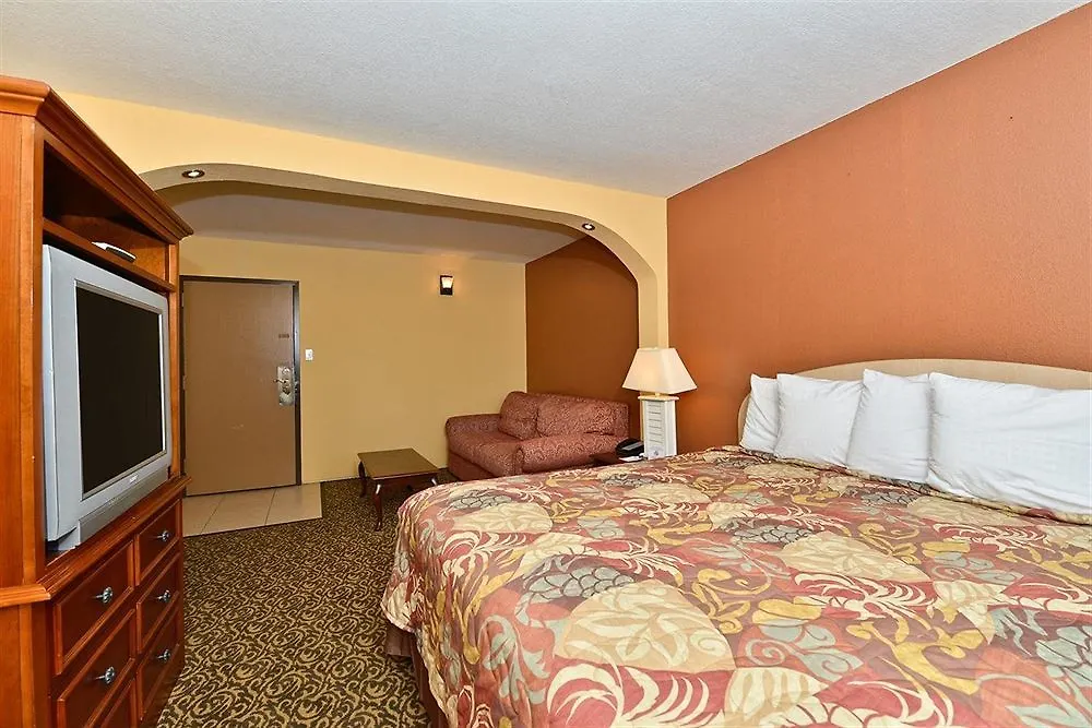 Days Inn & Suites By Wyndham Tampa - Ybor City