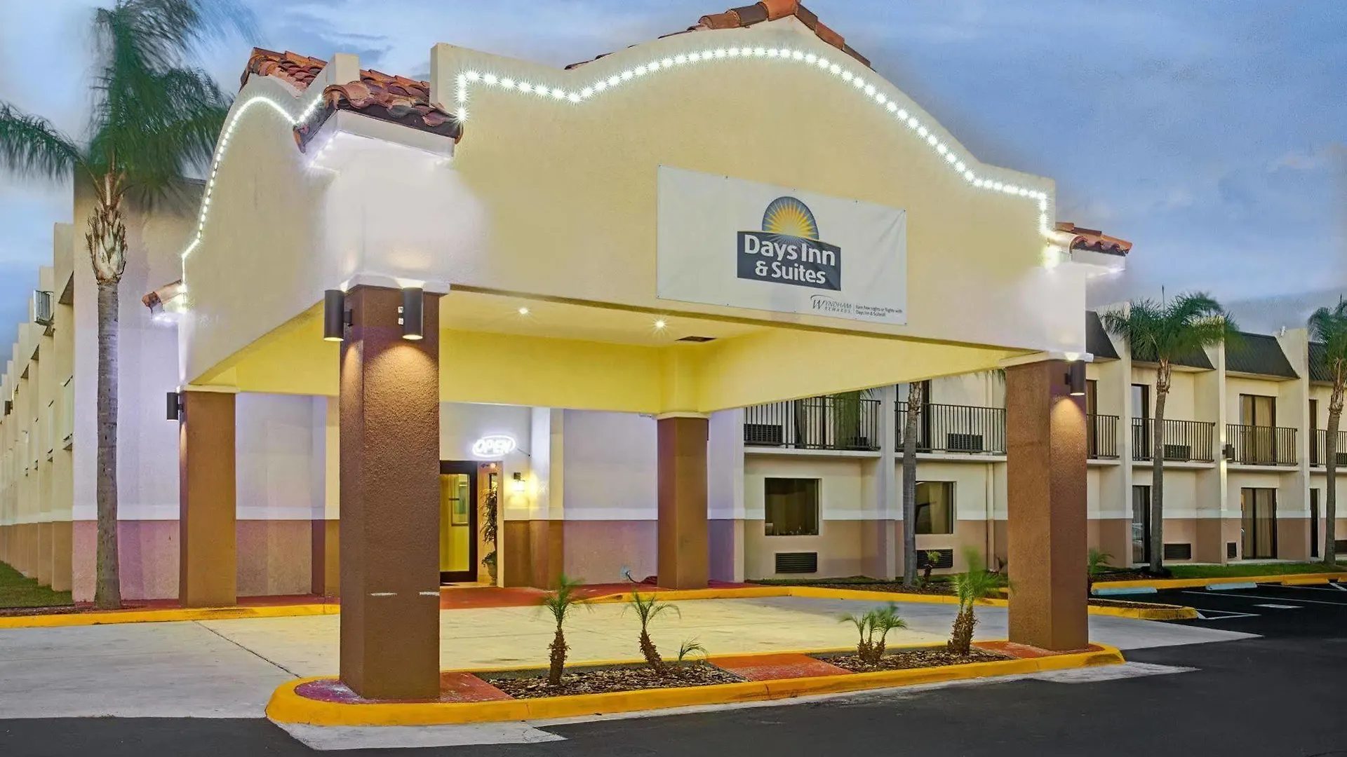 Days Inn & Suites By Wyndham Tampa - Ybor City location