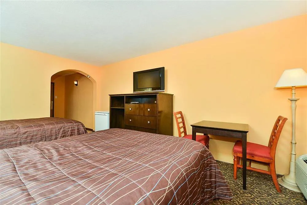 Days Inn & Suites By Wyndham Tampa - Ybor City Hotel